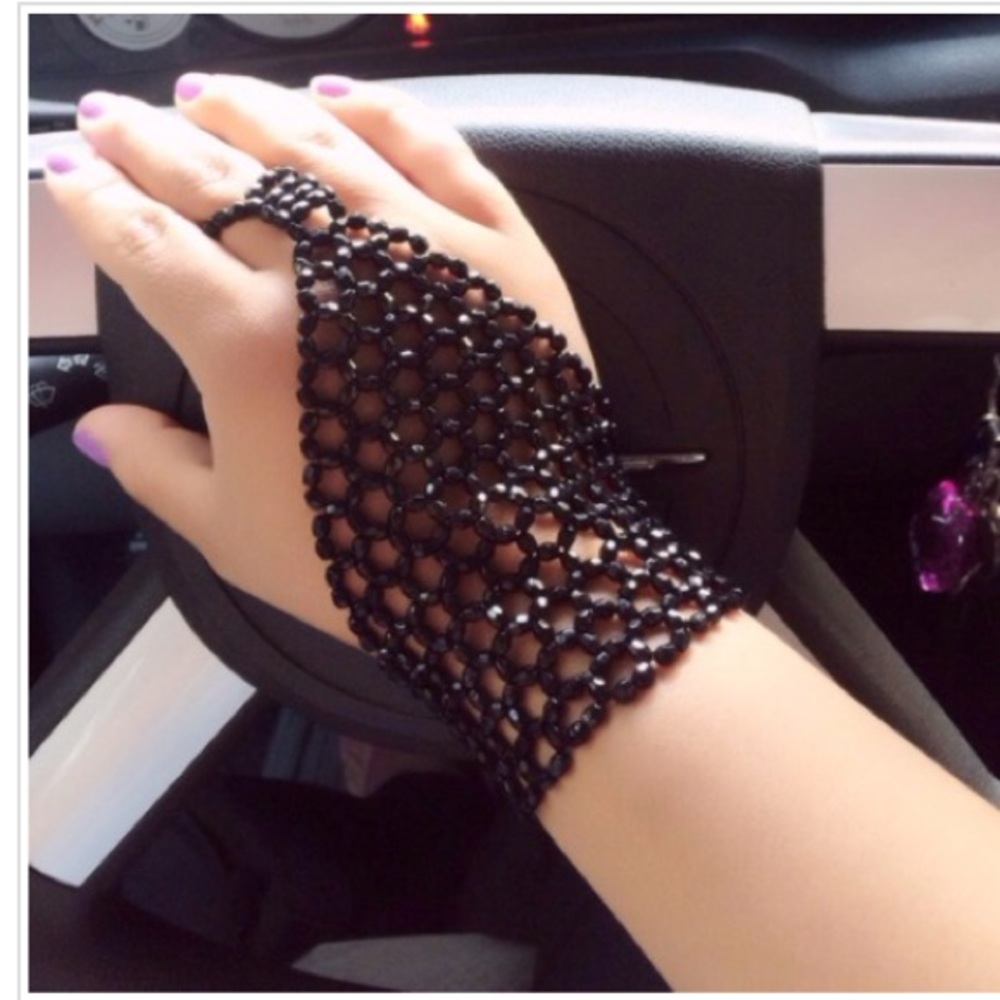 Stretch Hand Chain